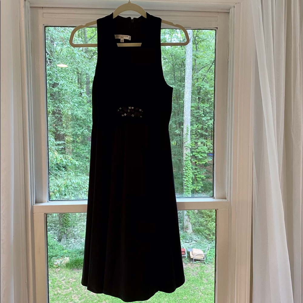 Evan Picone 12P Sleeveless V Neck Empire Waist Black Midi Dress